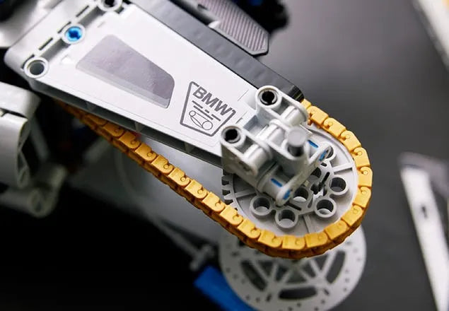 BMW M 1000 RR (1920 pieces)